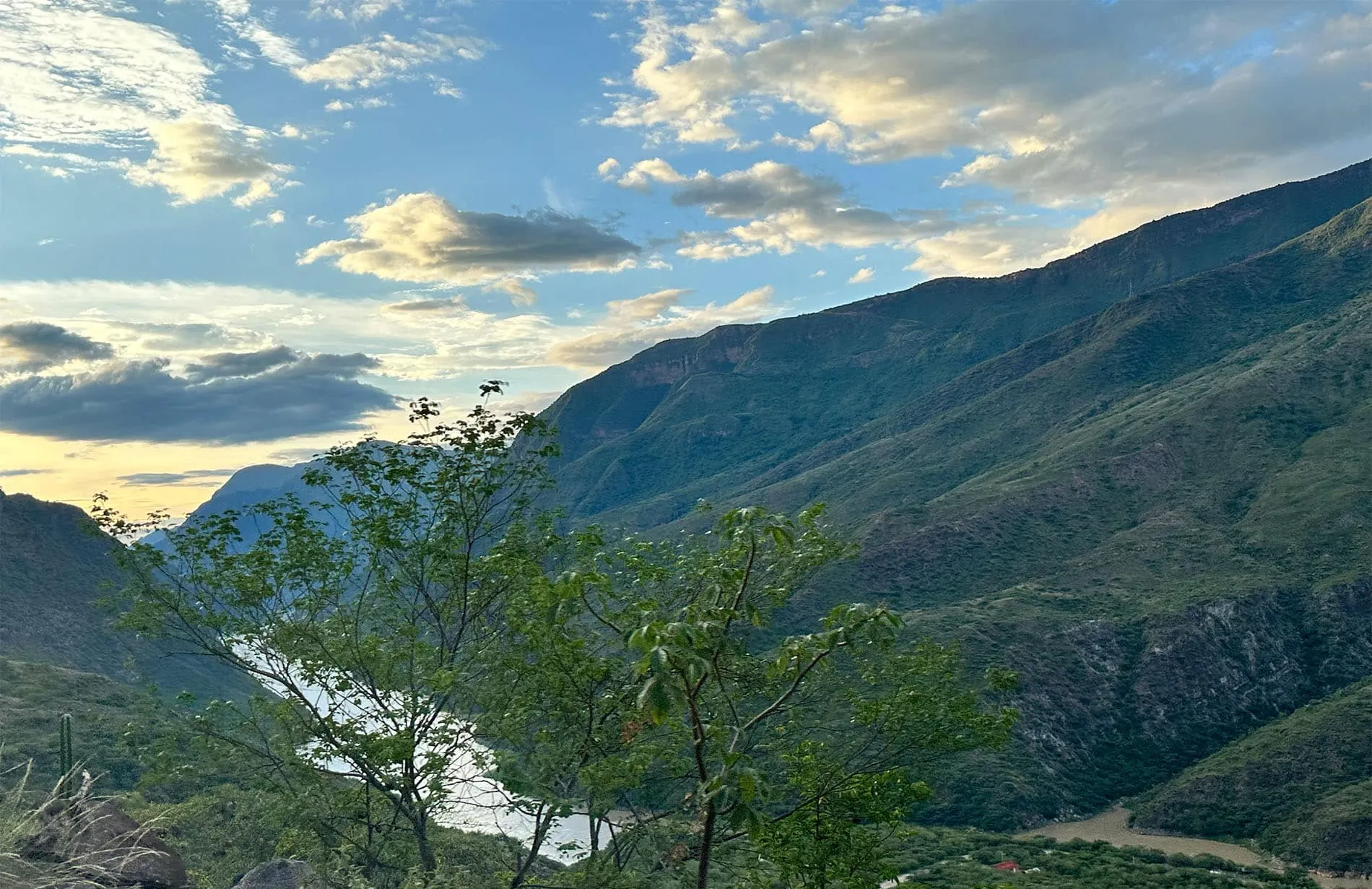 Eco-Retreat Colombia - view of the mountain site where the retreat will be constructed