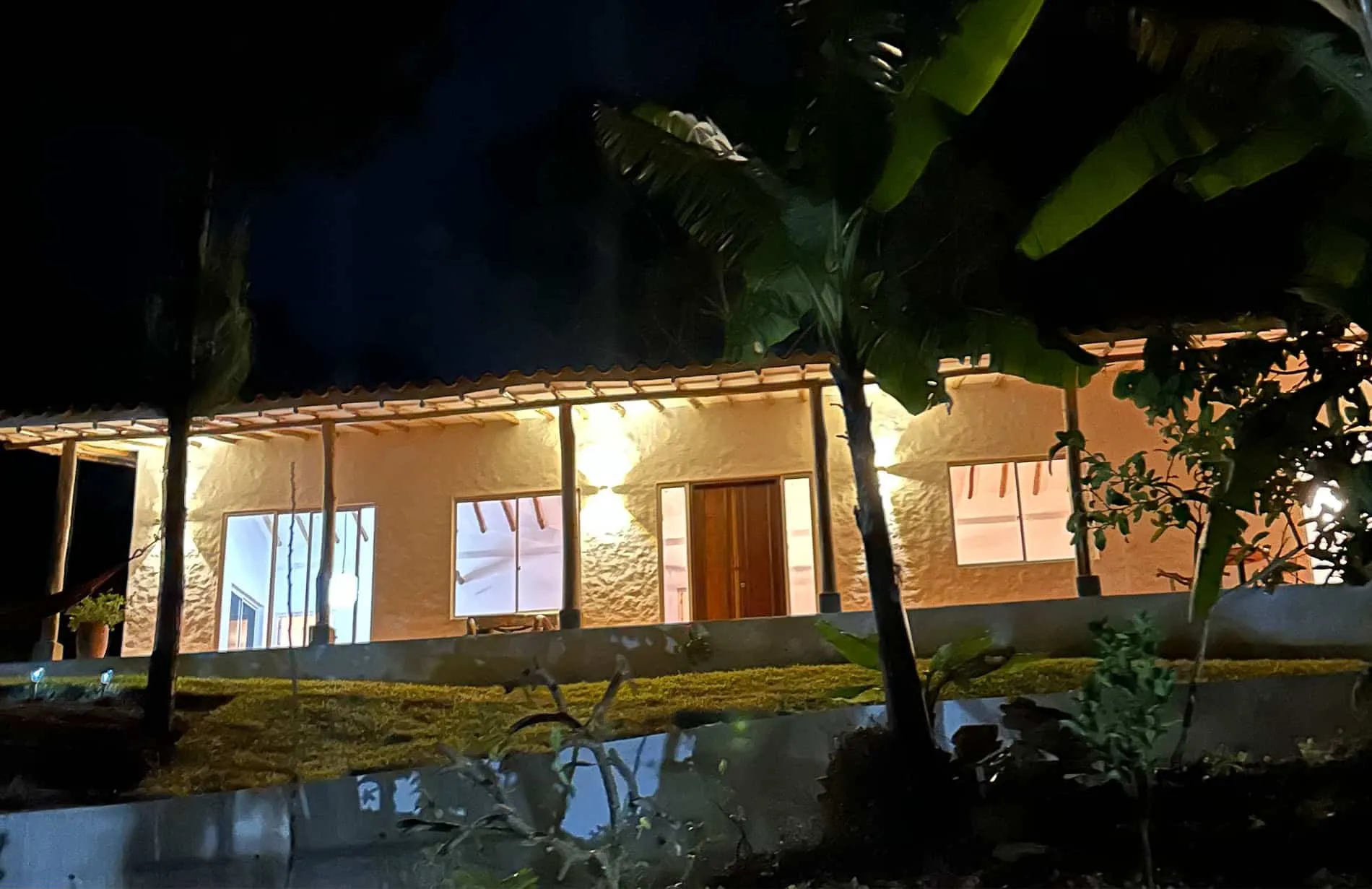 Eco-Retreat Colombia - bricks being laid during construction