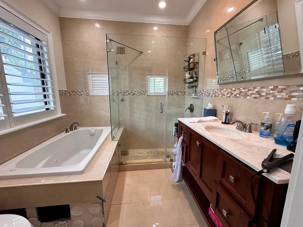 Master bathroom before the renovation