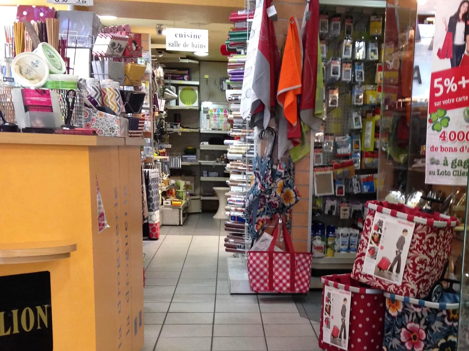 Droguerie de la Tour - store interior before the renovation