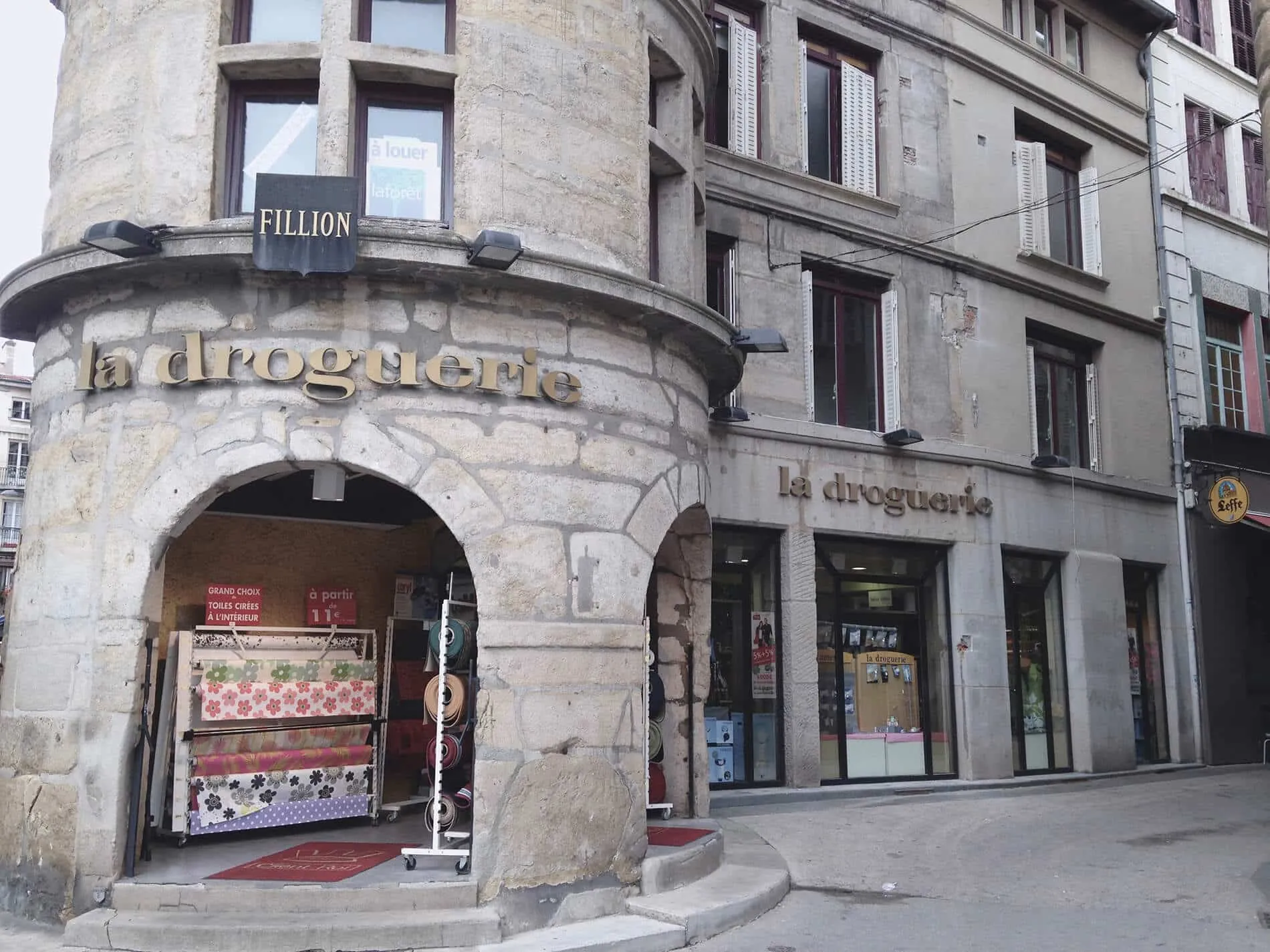Droguerie de la Tour - store interior before the renovation